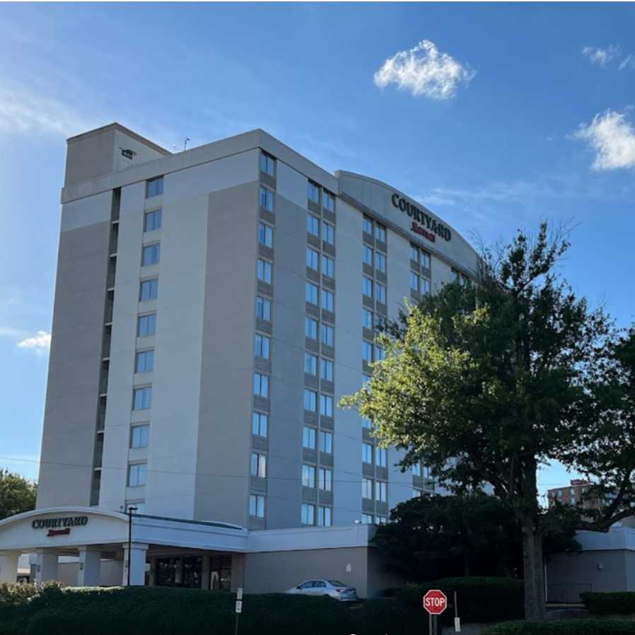 Courtyard by Marriott Alexandria Pentagon South Airport Parking
