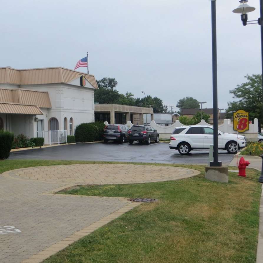 Super 8 Wyndham Morton Grave ORD Airport Parking