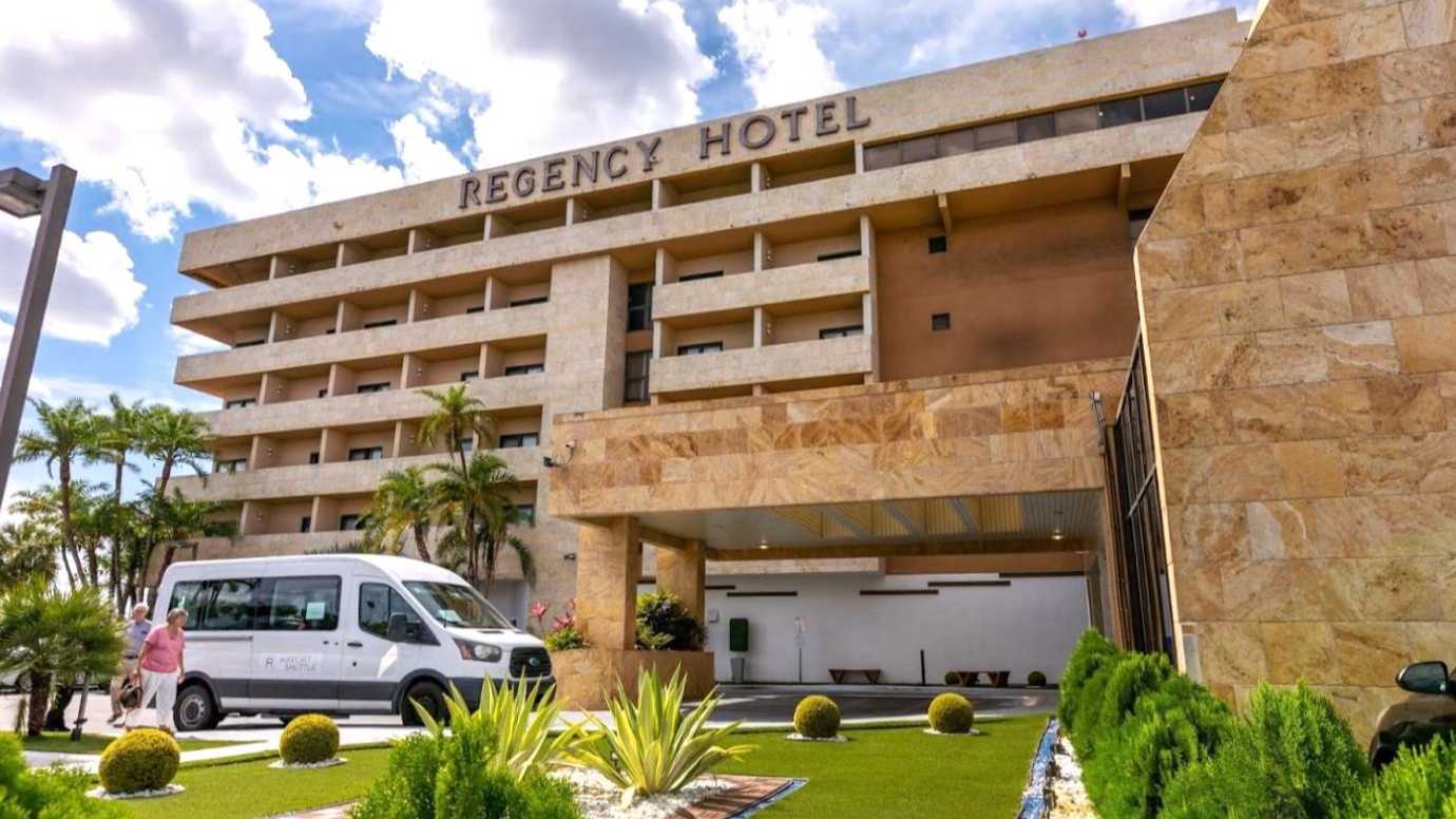 Regency Sonesta Miami Airport Parking