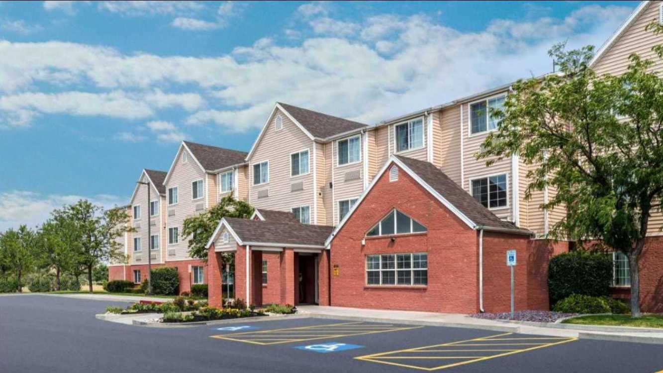 Microtel Inn & Suites by Wyndham Salt Lake City Airport Parking