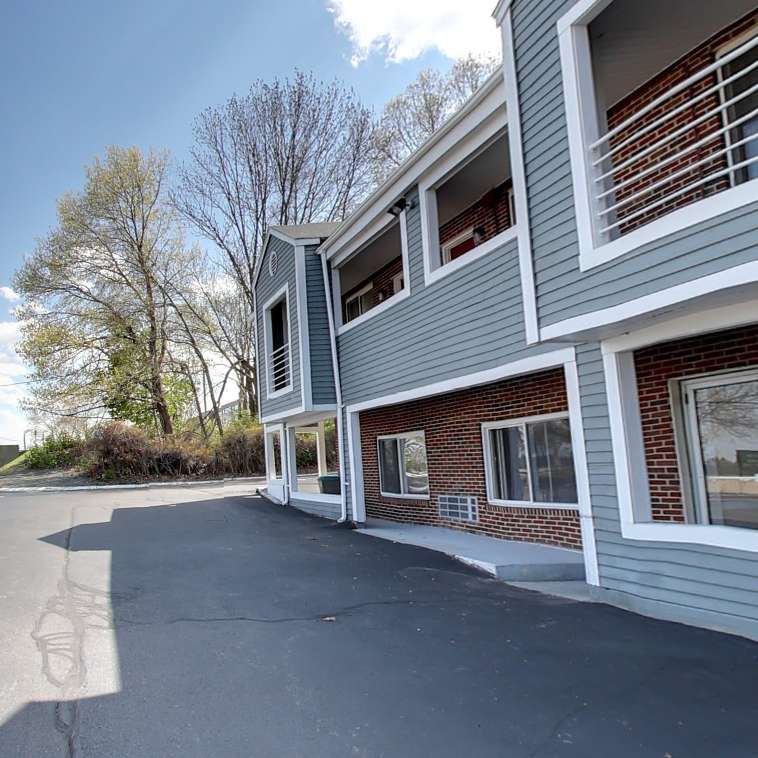 Econo Lodge Cranston PVD Airport Parking