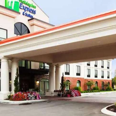 Holiday Inn Express & Suites BNA Airport Parking