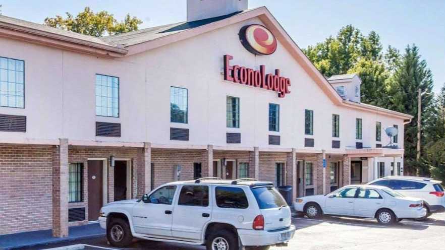 Econolodge ATL Airport Parking