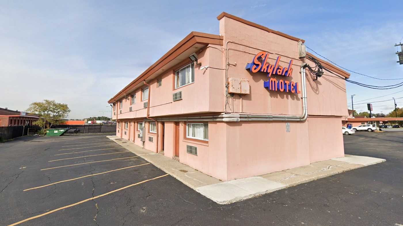 Skylark Motel MDW Airport Parking