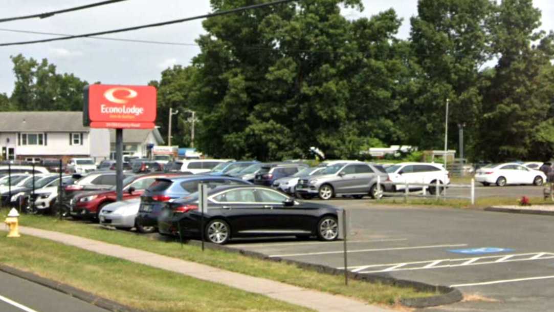 Econo Lodge Inn & Suites BDL Airport Parking