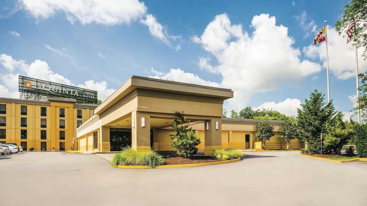 La Quinta Inn & Suites by Wyndham BWI Airport Parking