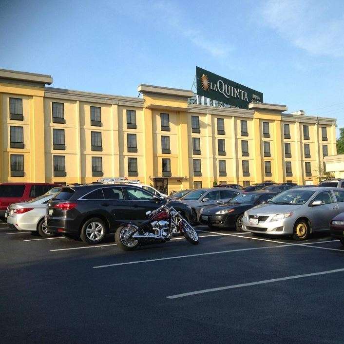 La Quinta Inn & Suites by Wyndham BWI Airport Parking