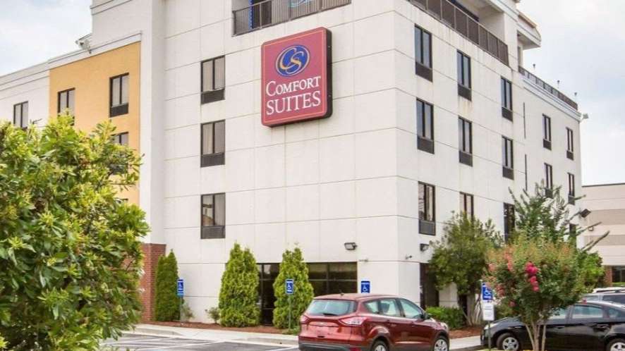 Comfort Suites ATL Airport Parking