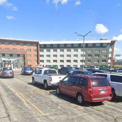 La Quinta Inn & Suites by Wyndham ORD Airport Parking