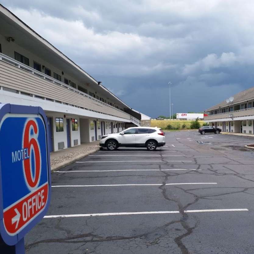 Motel 6 Dayton DAY Airport Parking
