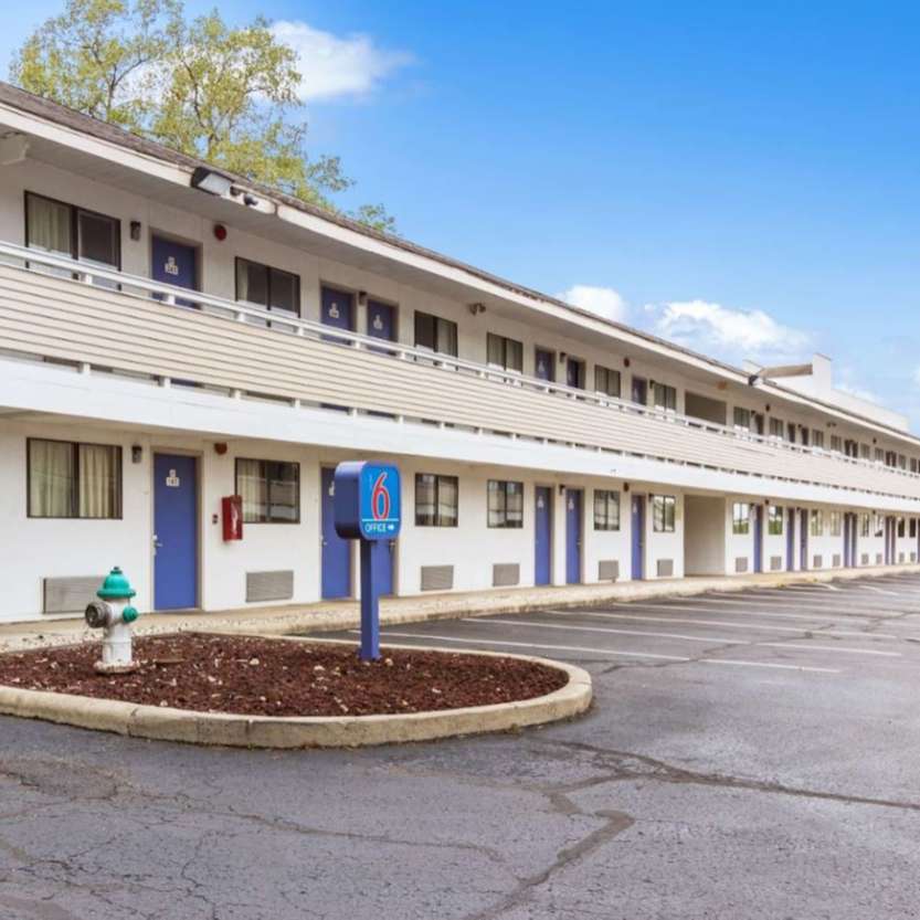 Motel 6 Dayton DAY Airport Parking