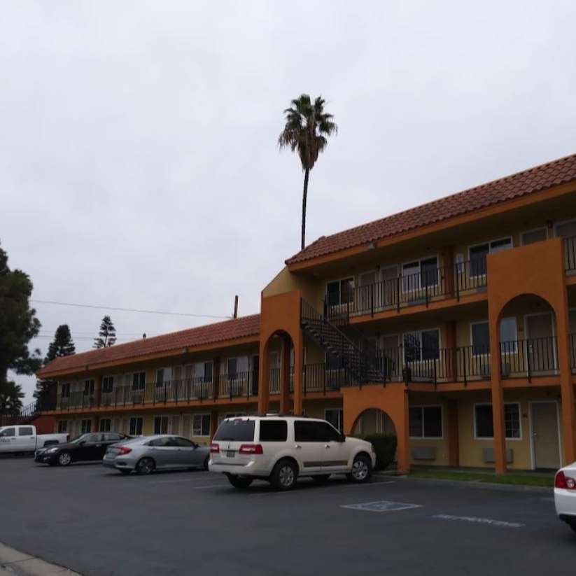 Super 8 by Wyndham LGB Airport Parking
