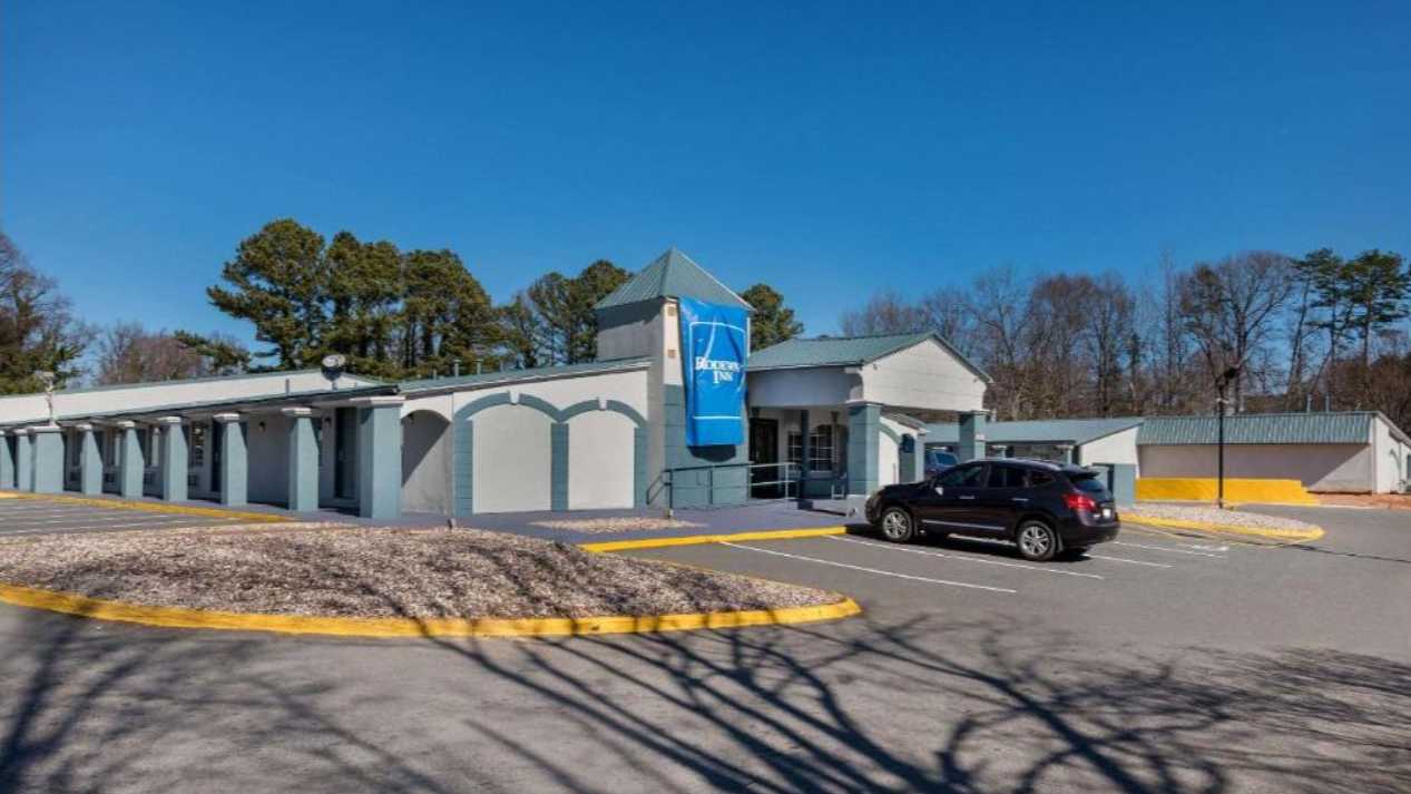 Rodeway Inn CLT Airport Parking