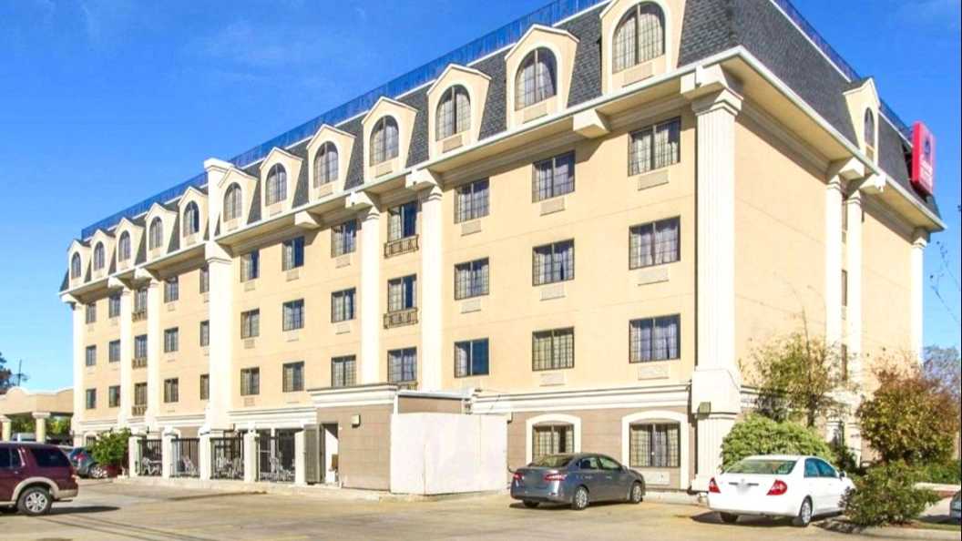 Comfort Suites MSY Airport Parking