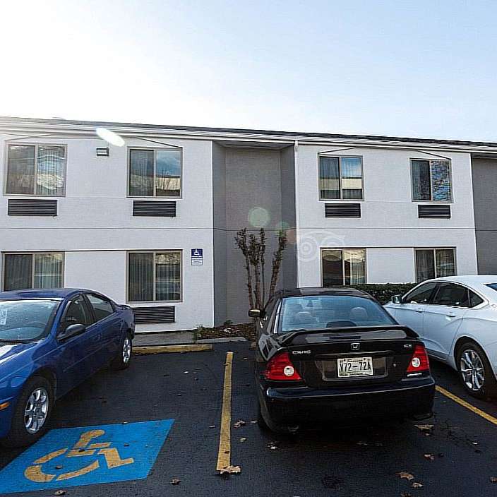 Sleep Inn BNA Airport Parking