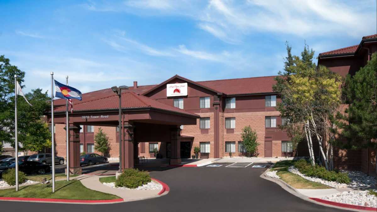 Spark by Hilton DEN Airport Parking