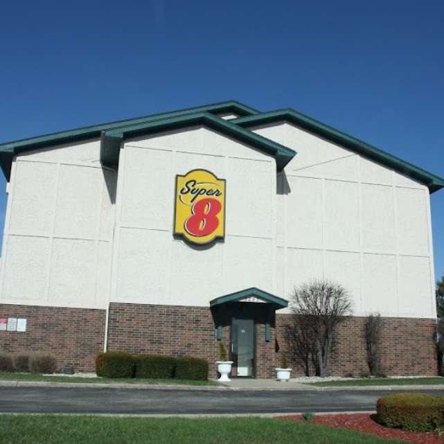 Super 8 by Wyndham MKE Airport Parking