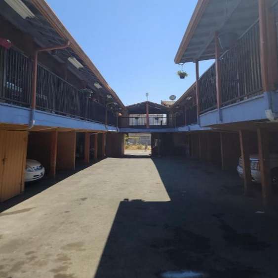 Nights Inn OAK Airport Parking
