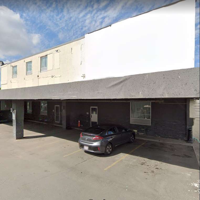 EST Hotel YYZ Airport Parking