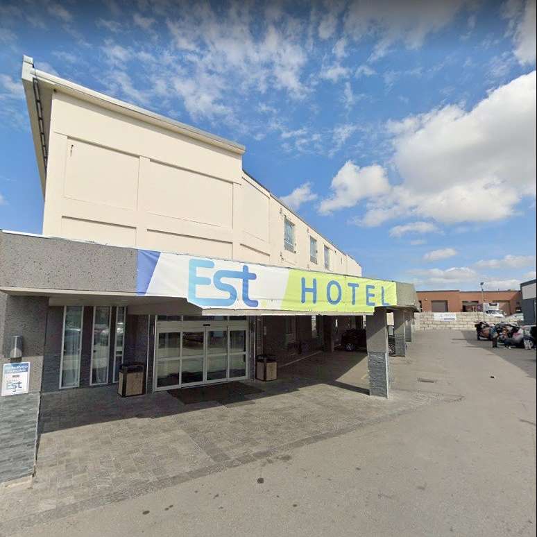 EST Hotel YYZ Airport Parking