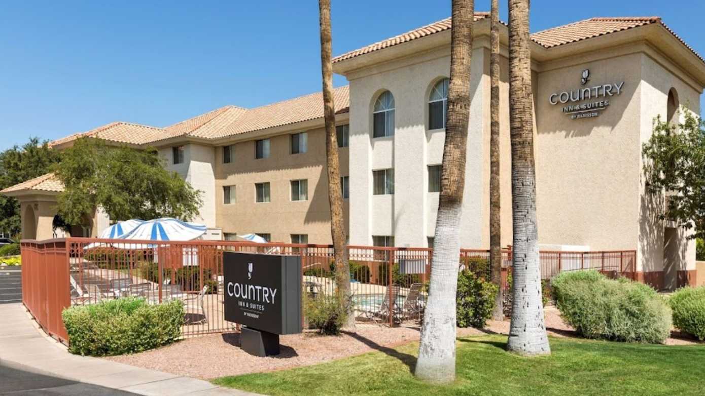 Country Inn & Suites by Radisson PHX Airport Parking 