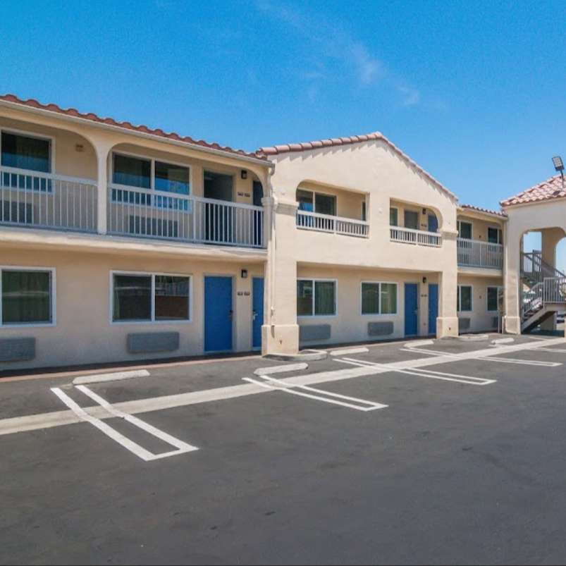 Motel 6 South EMT Airport Parking 