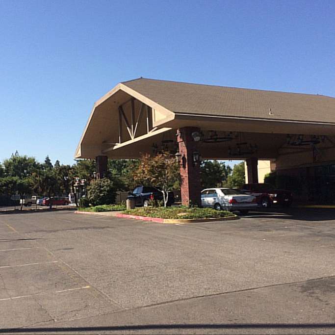 University Square Hotel FAT Airport Parking 