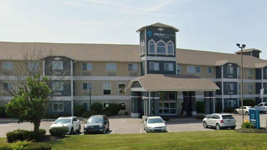 Clarion Pointe IND Airport Parking
