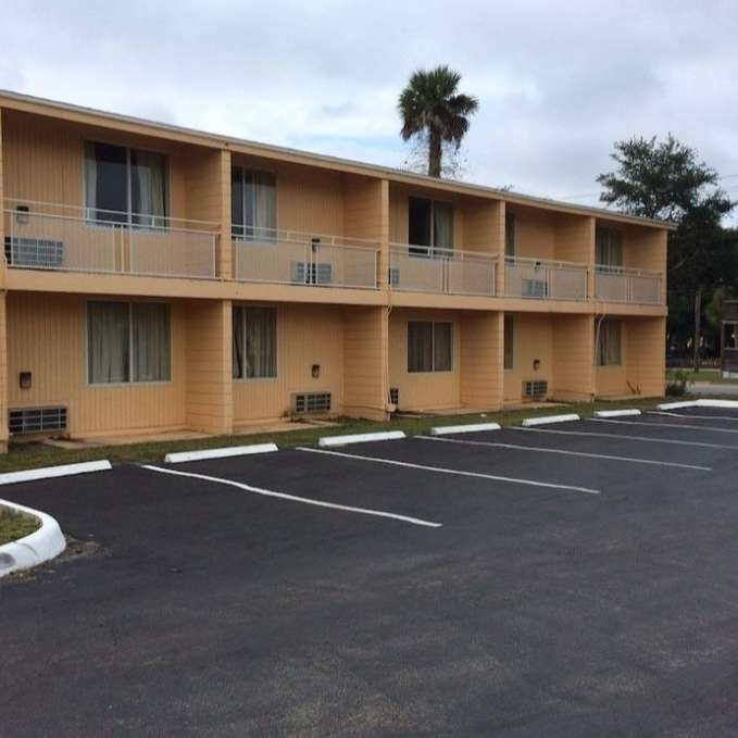 Host Inn DAB Airport Parking