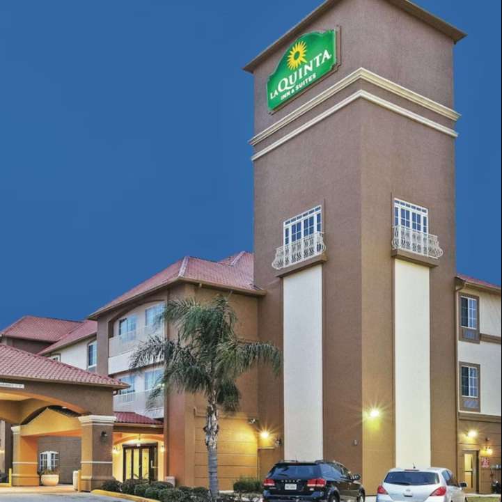 La Quinta Inn and Suites HOU Airport Parking