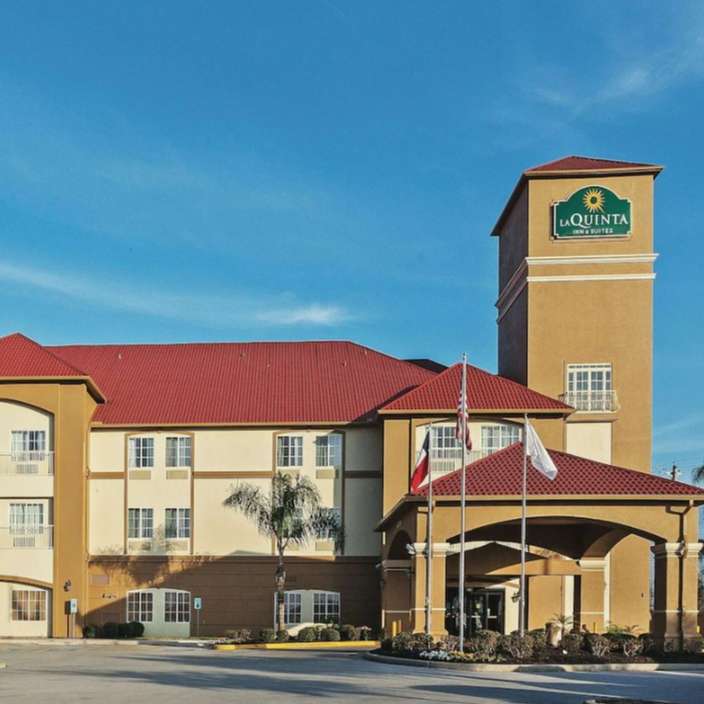 La Quinta Inn and Suites HOU Airport Parking