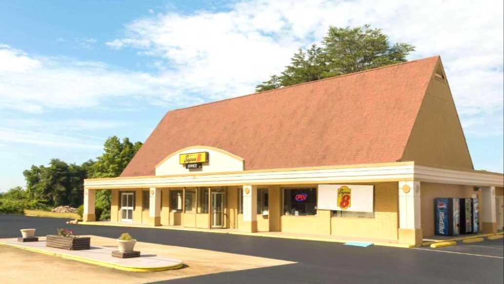 Super 8 by Wyndham AVL Airport Parking