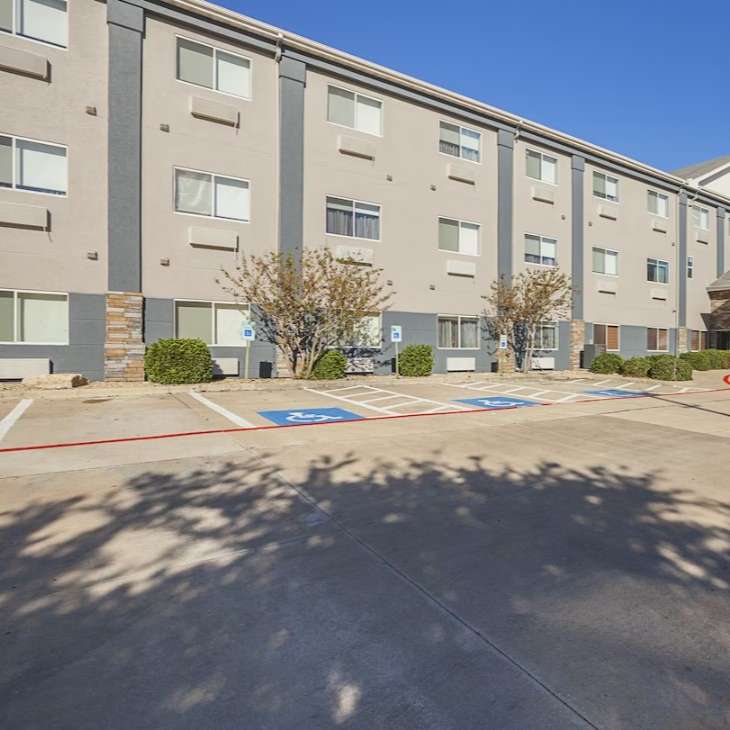 Comfort Suites DFW Airport Parking