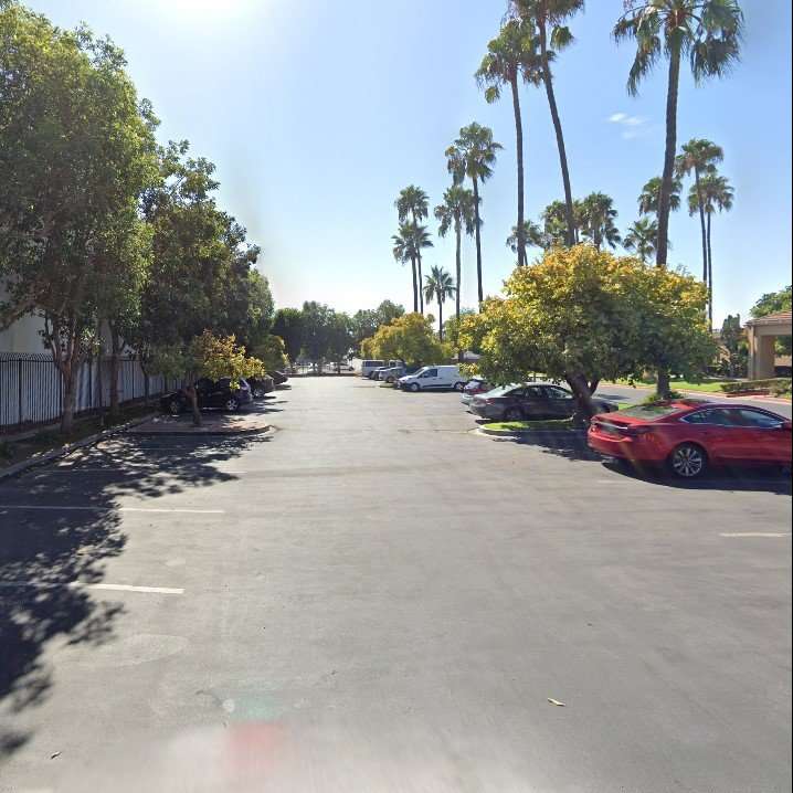 Courtyard by Marriott SNA Airport Parking
