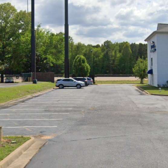 Baymont by Wyndham JAN Airport Parking