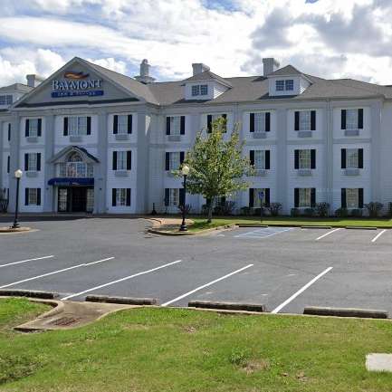Baymont by Wyndham JAN Airport Parking