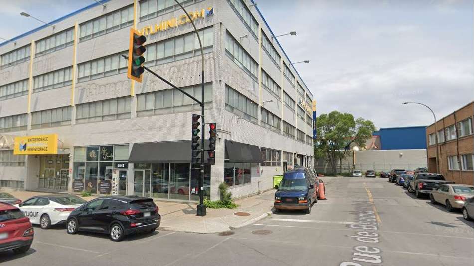 Montreal Mini Storage District Central YUL Airport Parking (L006)