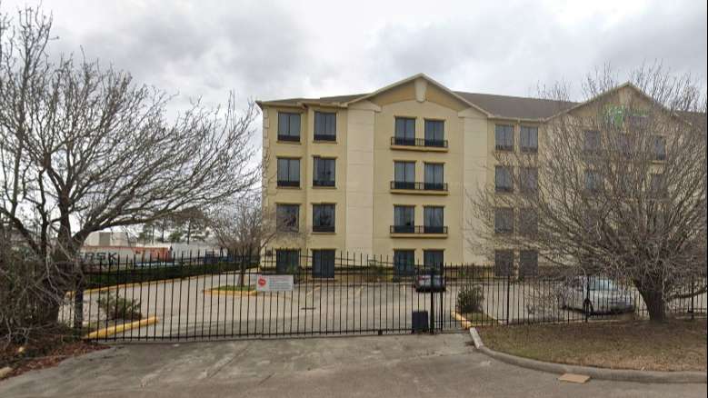 Holiday Inn Express & Suites North IAH Airport Parking