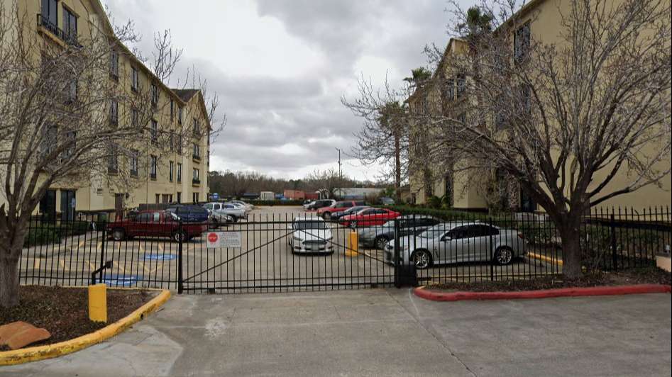 Holiday Inn Express & Suites North IAH Airport Parking