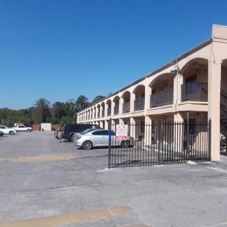 Travel Inn and Suites IAH Airport Parking