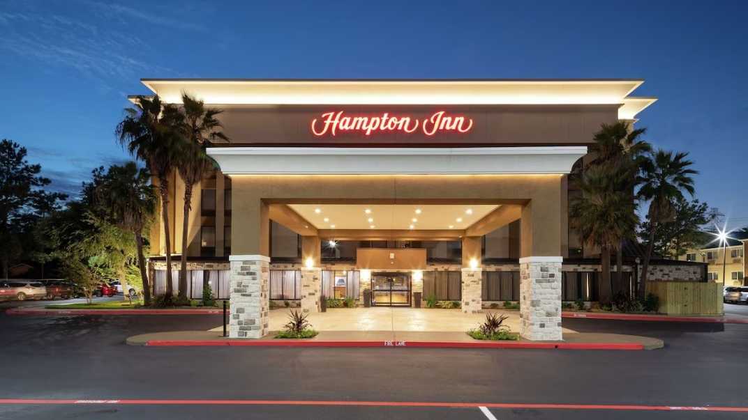 Hampton Inn IAH Airport Parking