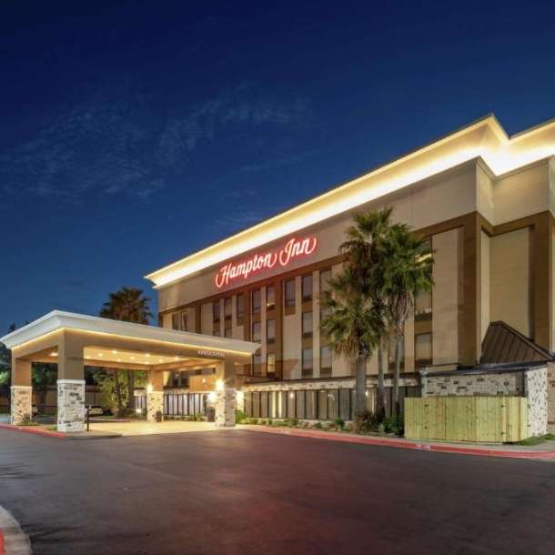 Hampton Inn IAH Airport Parking