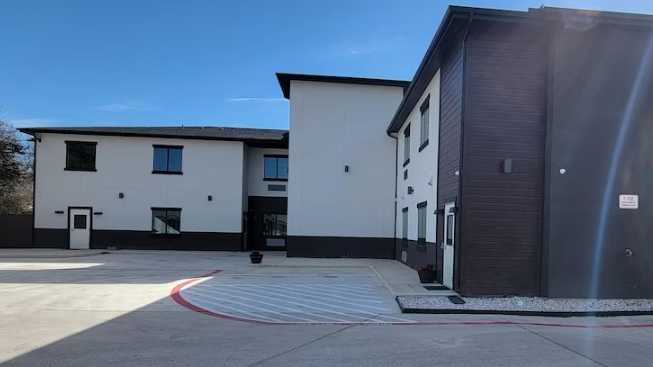 Alamo Inn and Suites SAT Airport Parking