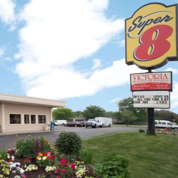 Super 8 by Wyndham ORD Airport Parking