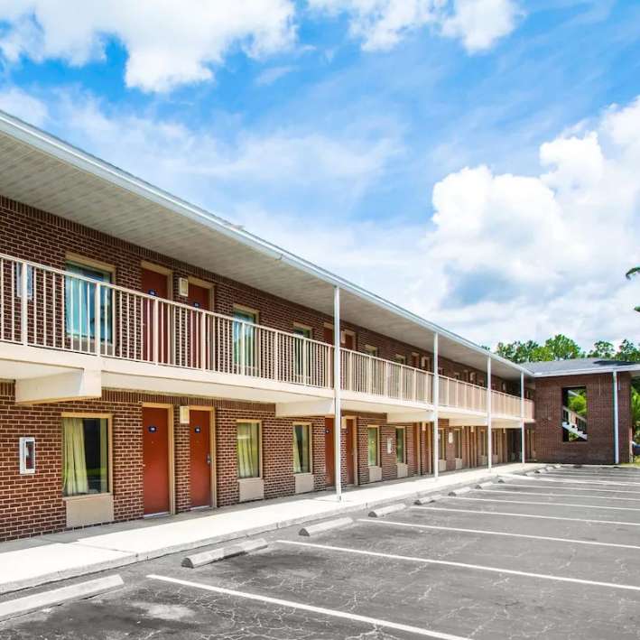 Econo Lodge JAX Airport Parking