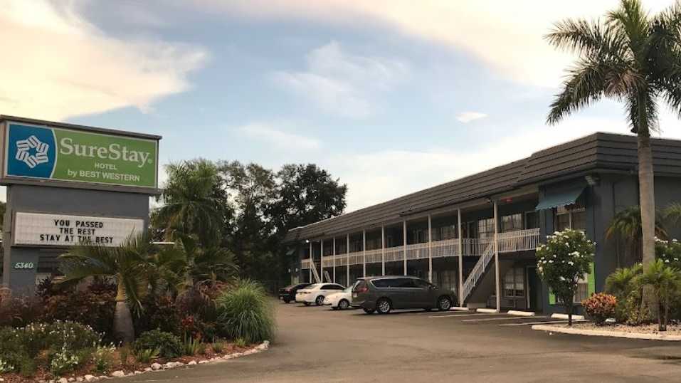 Surestay Hotel By Best Western North SRQ Airport Parking