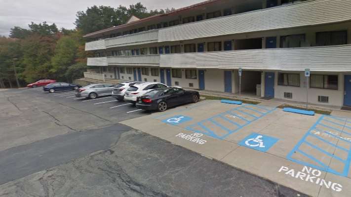 Motel 6 South ASH Airport Parking