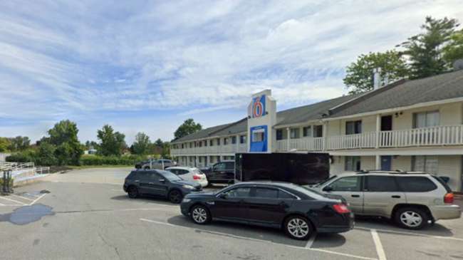 Motel 6 North ASH Airport Parking