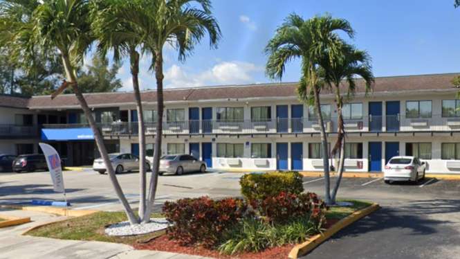 Motel 6 Dania Beach FLL Airport Parking