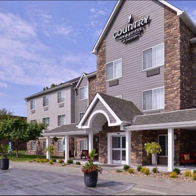Country Inn & Suites OMA Airport Parking